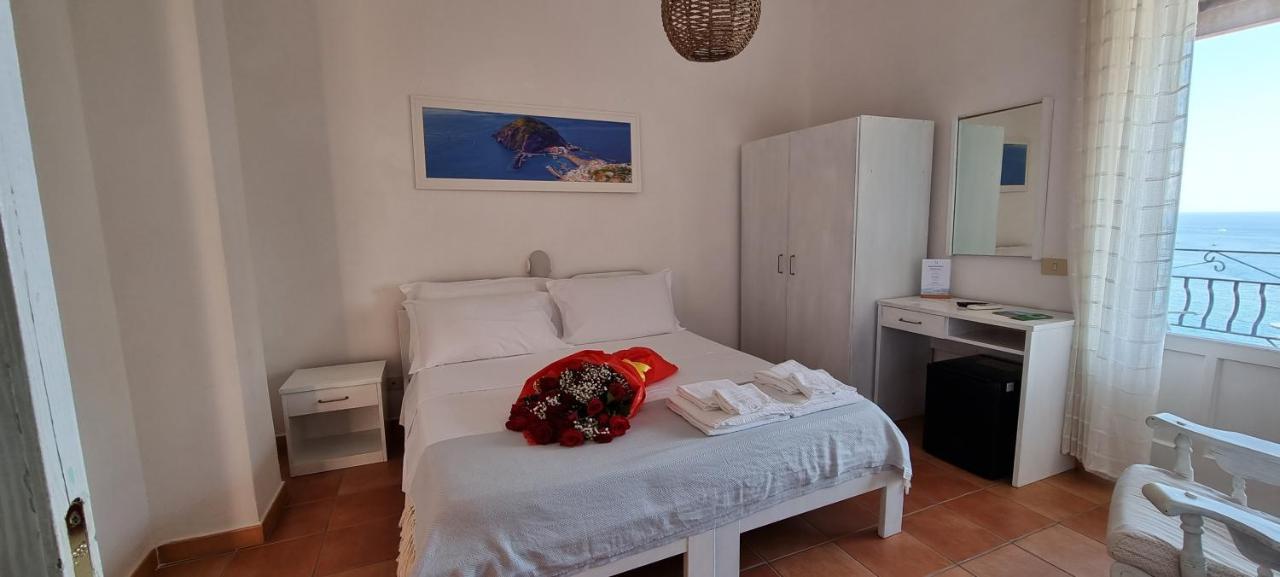 Villa Bina Sea Hotel Sant'Angelo  Exteriér fotografie